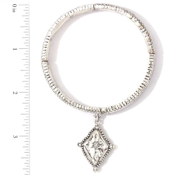 3 Simple Metal Chain Layered Necklace - Picture 2 of 3